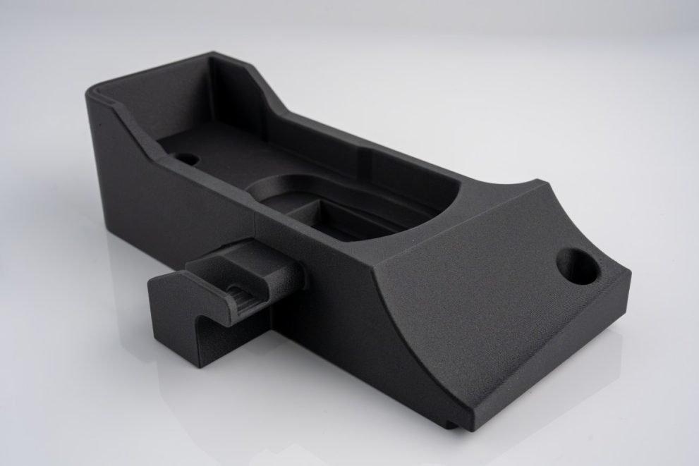 3D-printed console cradle with clip feature, large-format FFF1